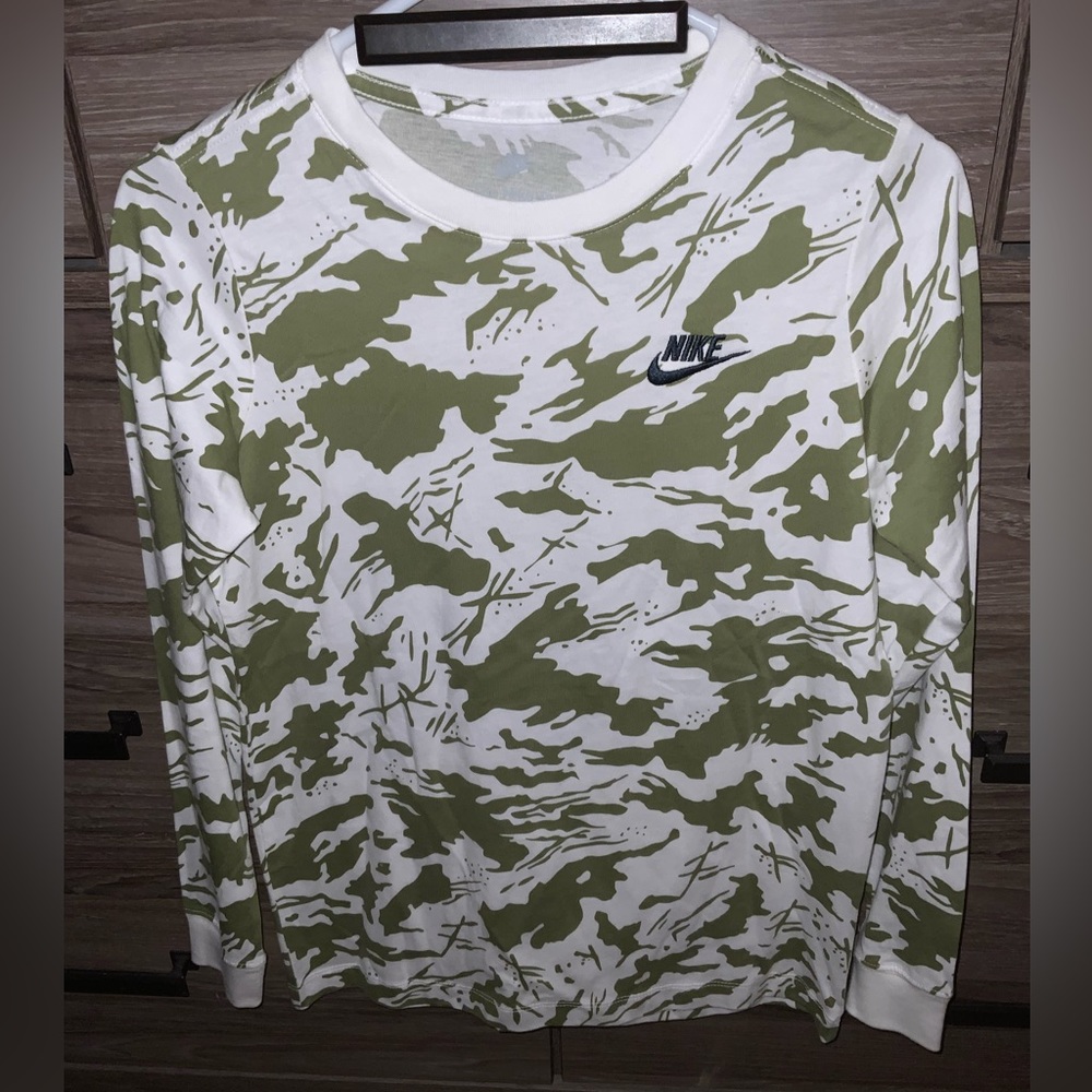 Kids Nike Camo Long sleeve T ( never worn )